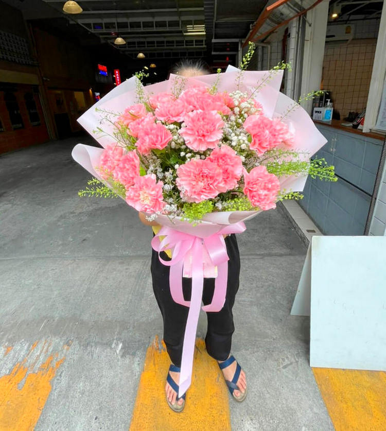 Florist-Bangkok - 20 Pink carnations bouquet - original size