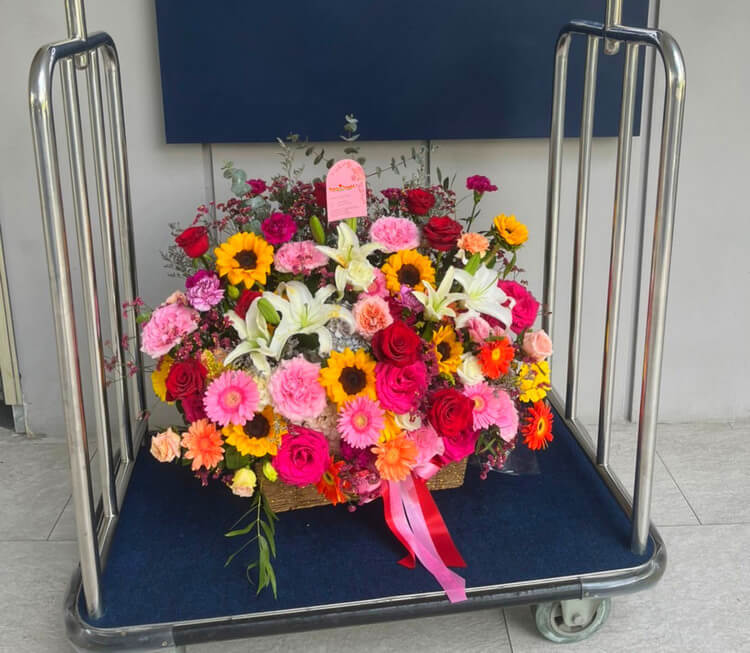 Luxurious Sunset flower basket from Florist-Bangkok (XXL) - original size